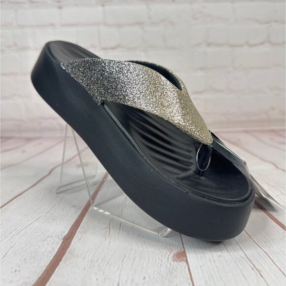 Crocs Getaway Glitter Platform Flip Flops Sandals Women’s Size 6 (210654-001) - Picture 2 of 9